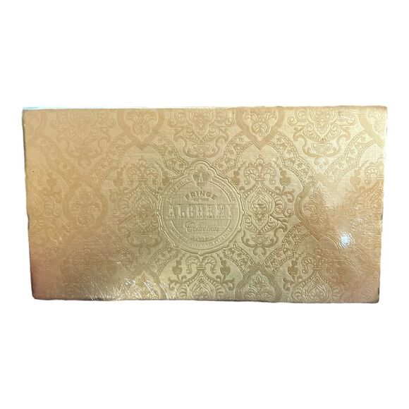 Fringe Alchemy #7 Rouge Royal Candle And Soap Set - Picture 3 of 3